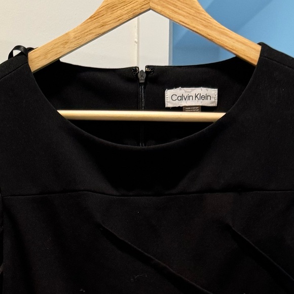 Calvin Klein work dress with cute pattern. - Picture 3 of 3